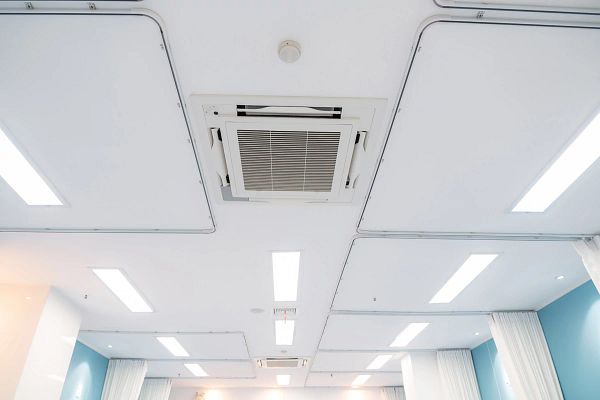 Hospital cooling unit in ceiling